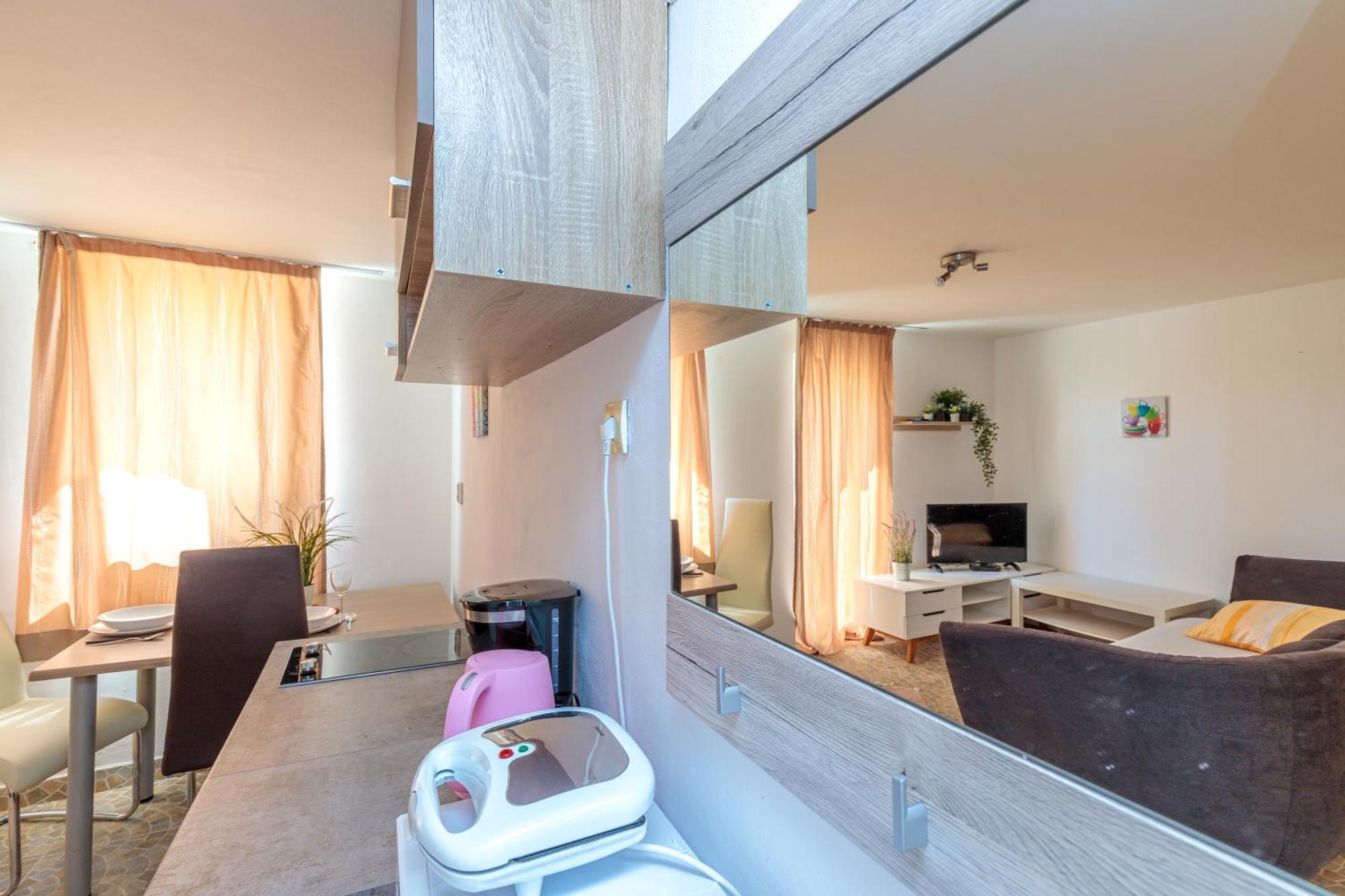 מדולין Apartments Elisabeth מראה חיצוני תמונה
